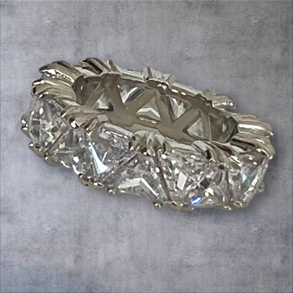 Infinity ring silver plated, shiny large clear CZ - Picture 7 of 8